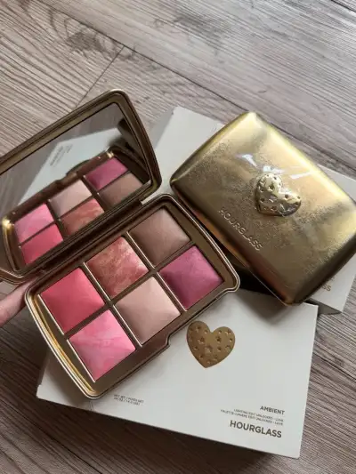 Hourglass Love Palet